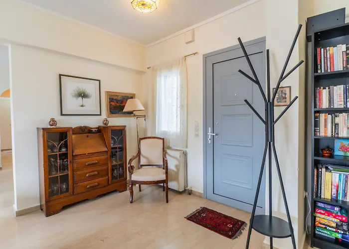 3bdr Sunny Apartment, Corfu Town Apartament