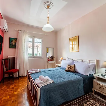 Daire 3bdr Sunny Apartment, Corfu Town *