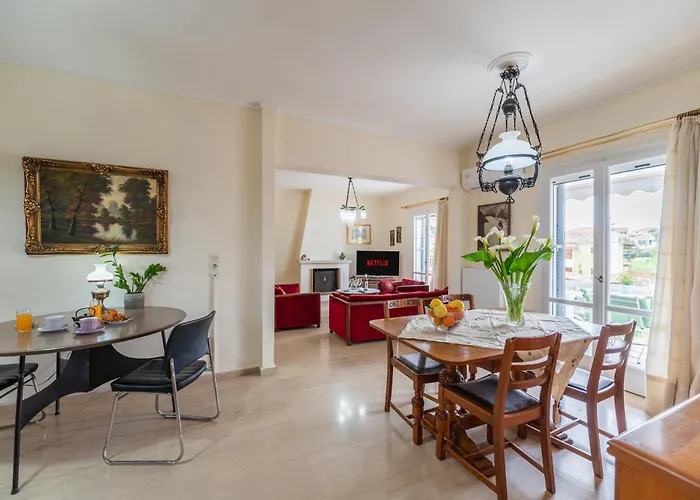 Lägenhet 3bdr Sunny Apartment, Corfu Town Alepou