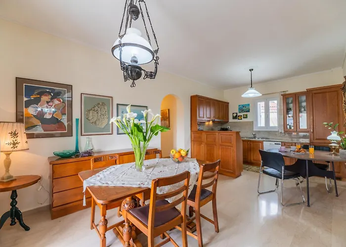3bdr Sunny Apartment, Corfu Town Daire *