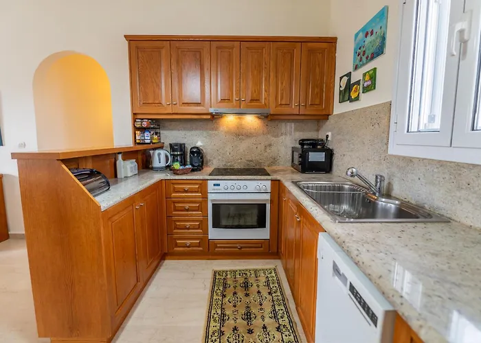 3bdr Sunny Apartment, Corfu Town Daire