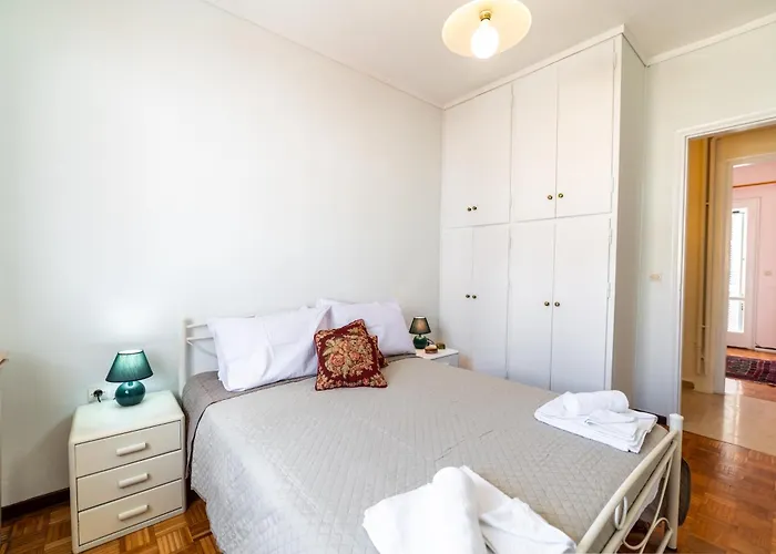 Daire 3bdr Sunny Apartment, Corfu Town *