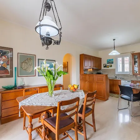 3bdr Sunny Apartment, Corfu Town Appartement *