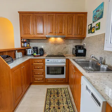 3bdr Sunny Apartment, Corfu Town 公寓