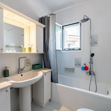 3bdr Sunny Apartment, Corfu Town Alepou