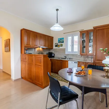 3bdr Sunny Apartment, Corfu Town Appartement Alepou